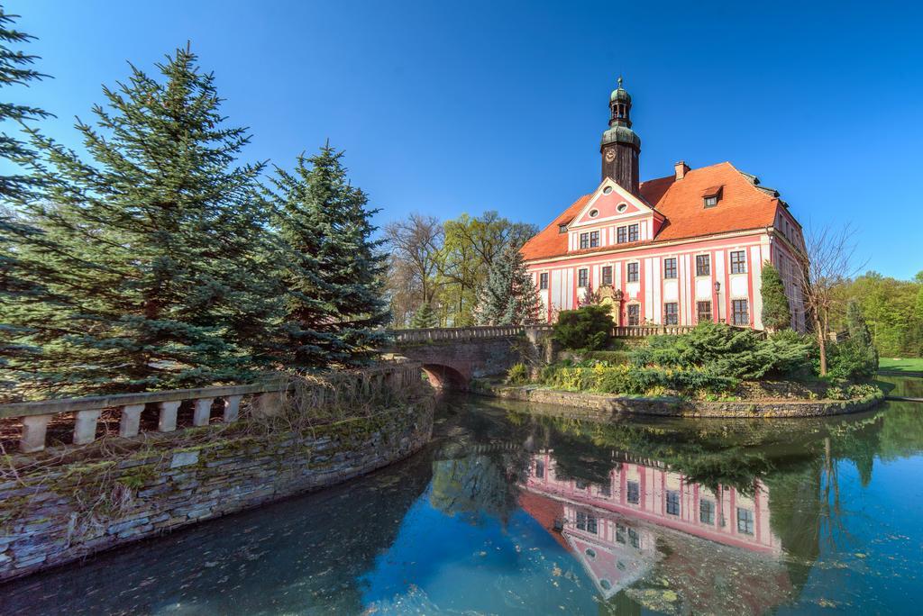 Boutique Palac Warmatowice Sienkiewiczowskie Legnica Exterior photo